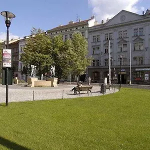  Hotel Junior