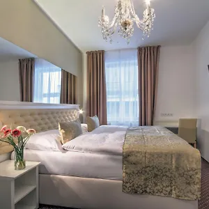 Hotel Taurus, Praga